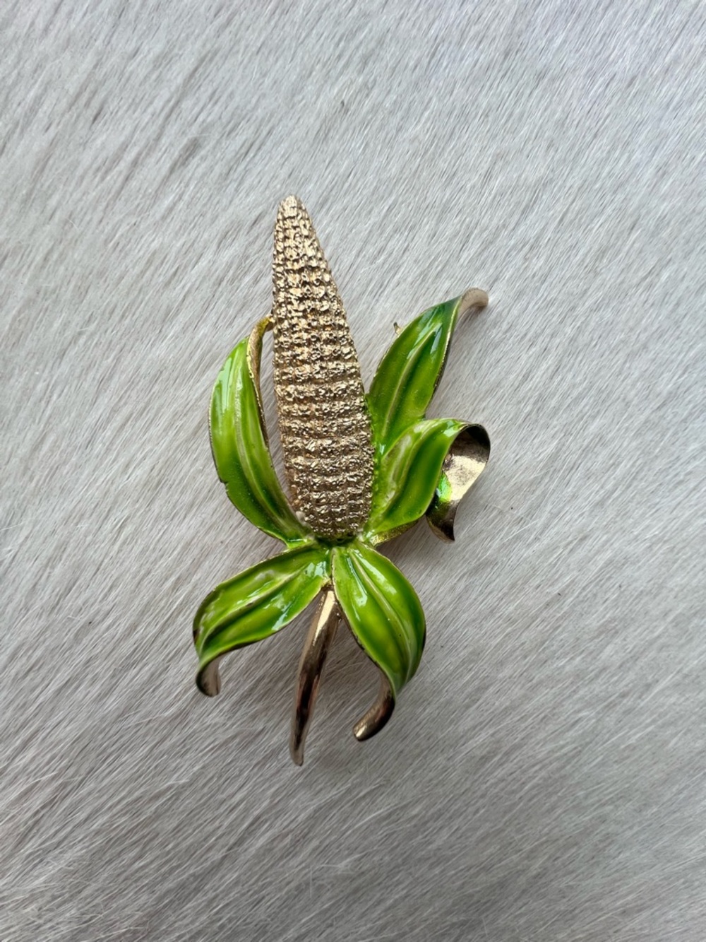 VINTAGE ENAMEL PIN / CORN ON THE COB